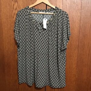 NWT Notations Size 3X Women's Black and White Geometric Top Shirt Blouse Printed